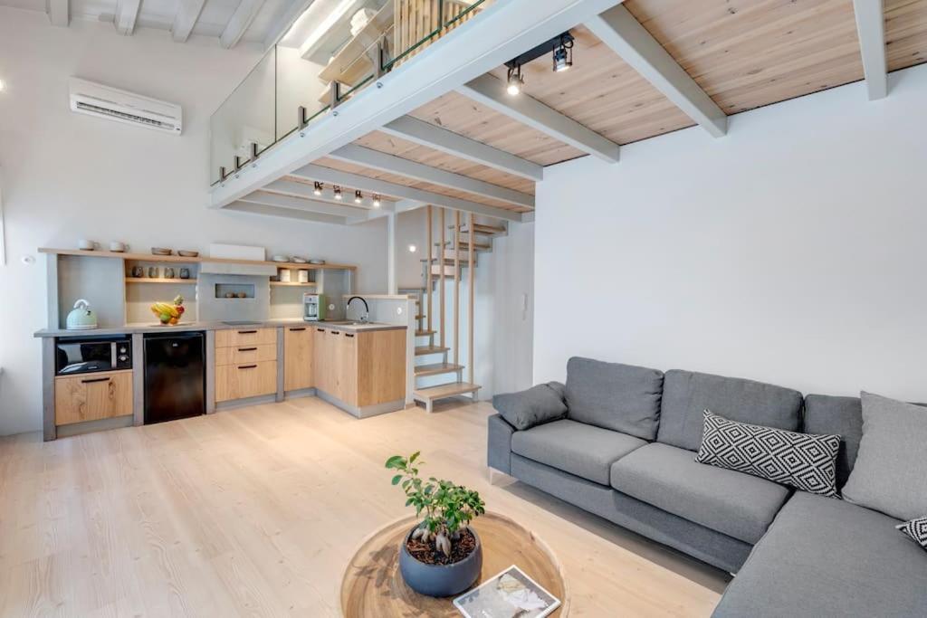 Nomade Vibrant Living Loft Apartment Ermoupoli Ngoại thất bức ảnh